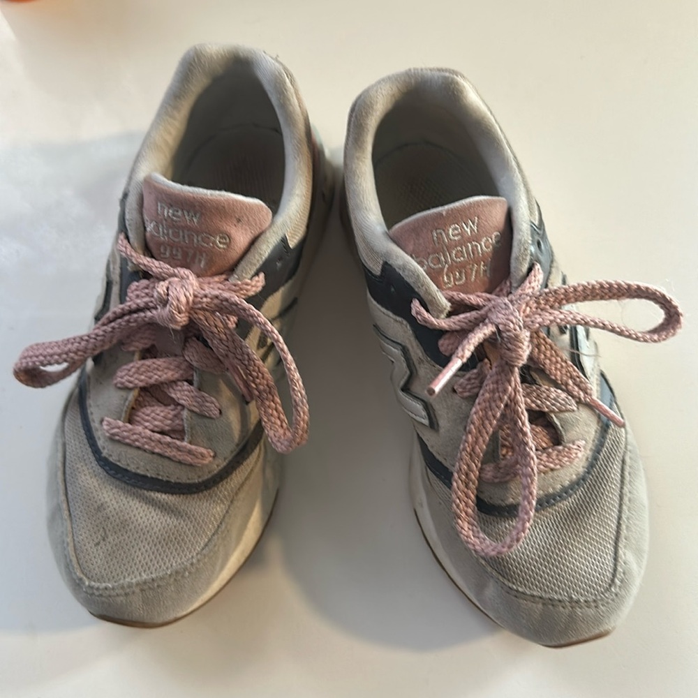 Kids 997 New Balance sneakers, gray pink